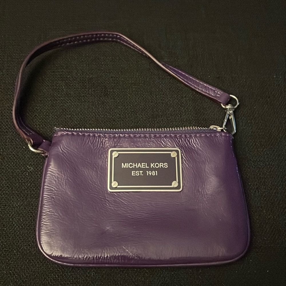 Adorable Purple Michael Kors Patent Leather Small Wristlet NWOT